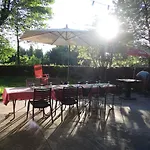 Hotel Restaurant Les Platanes *