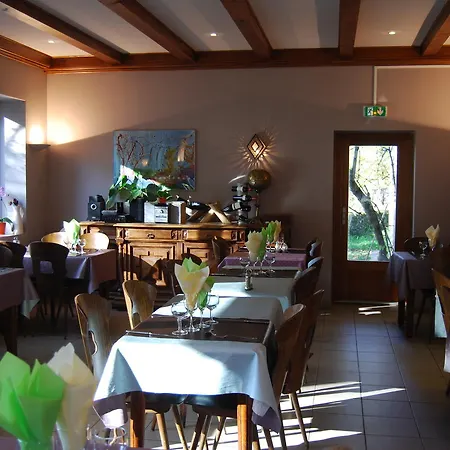Отель Restaurant Les Platanes Montfaucon (Haute-Loire)